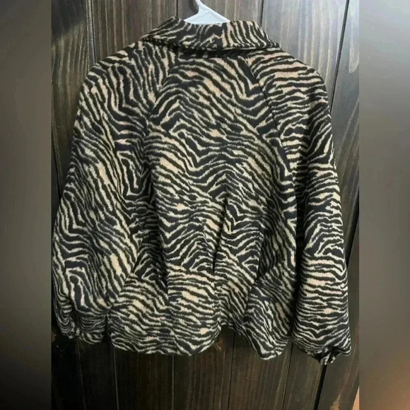 A. Peach Brushed Zebra Print Jacket. Size: Small - Picture 7 of 8
